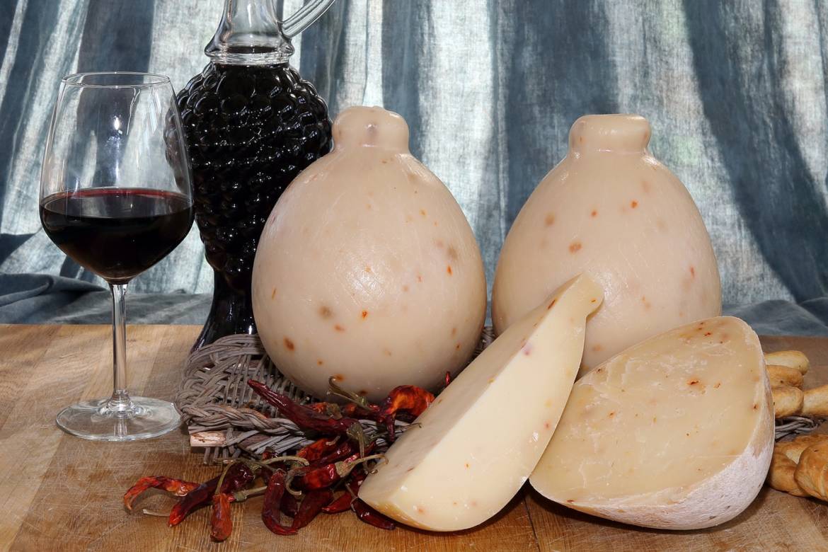Caciocavallo-al-Peperoncino.jpg