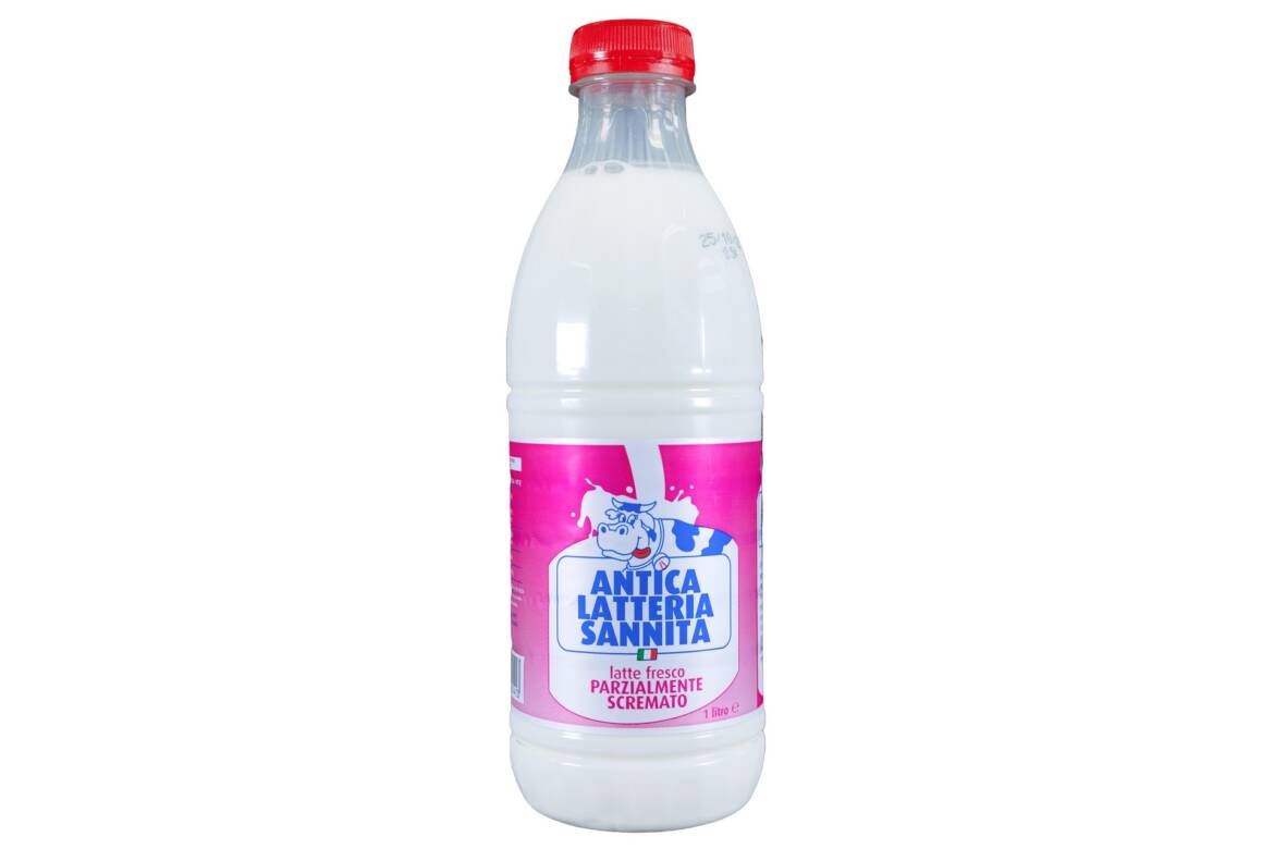 Latte-Fresco-Alta-Qualita-Parzialmente-Scremato-Iaquilat.jpg