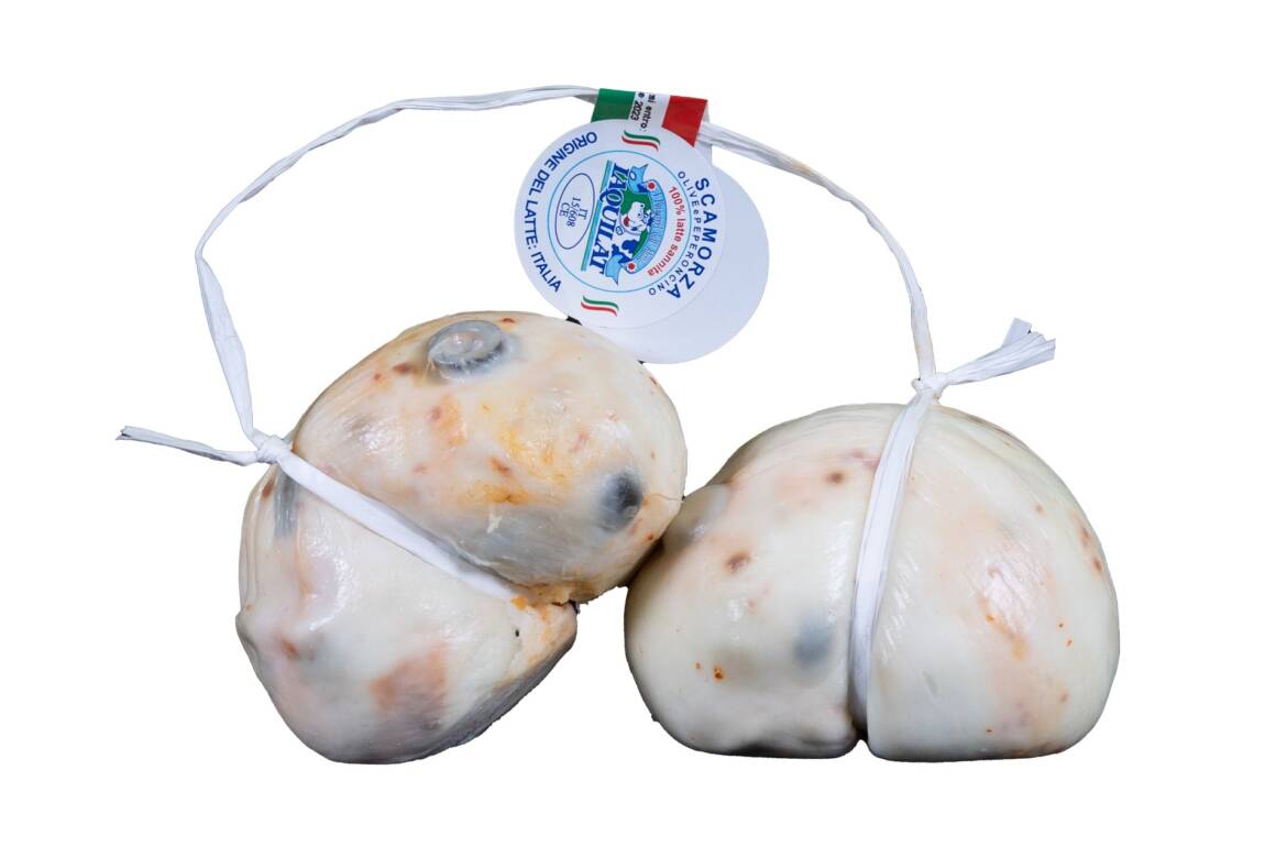 Scamorza-Olive-e-Peperoncino-Iaquilat.jpg